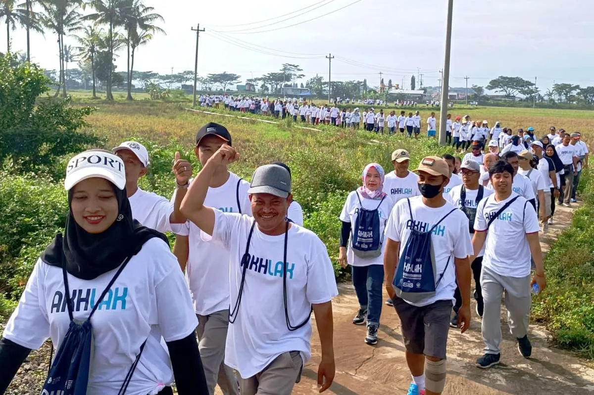 Peringati 25 Tahun Kementerian BUMN, SIG Gelar Jalan Sehat di 14 Kabupaten/Kota