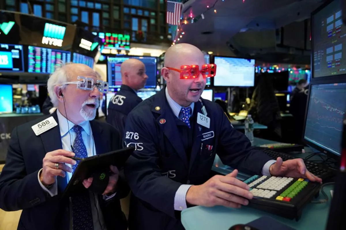Saham Apple dan Google cetak rekor, Wall Street naik ke level tertinggi