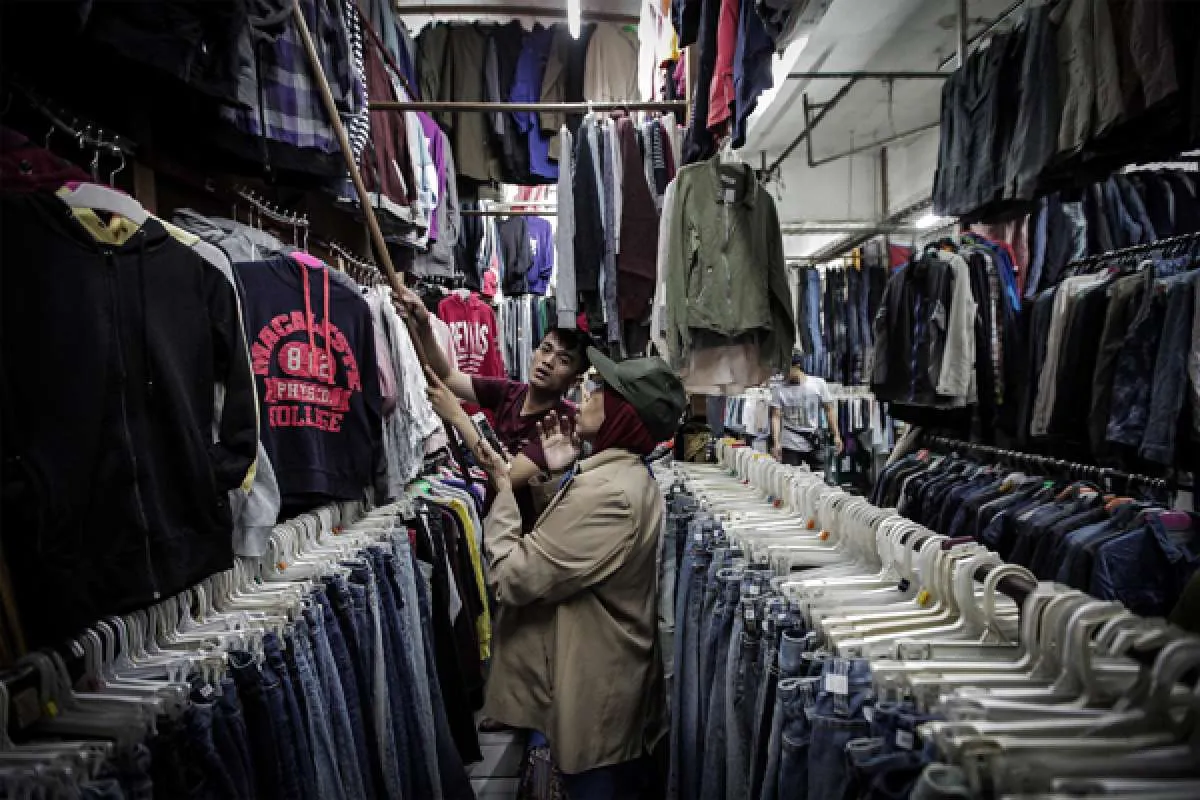Tindak Thrifting, Kemendag Bakal Musnahkan Baju Bekas Impor Senilai Rp 20 Miliar