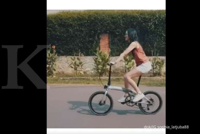 Bukan sepeda Brompton, inilah sepeda pilihan Sophia Latjuba untuk selamatkan bumi