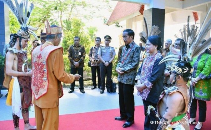 President Jokowi crowned as Dayak king  