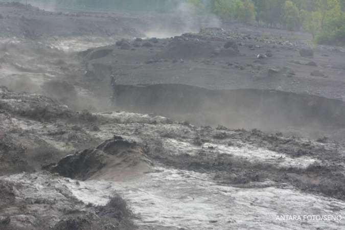 Diterjang Lahar Hujan Semeru, Akses Lumajang-Malang via Selatan Putus Total