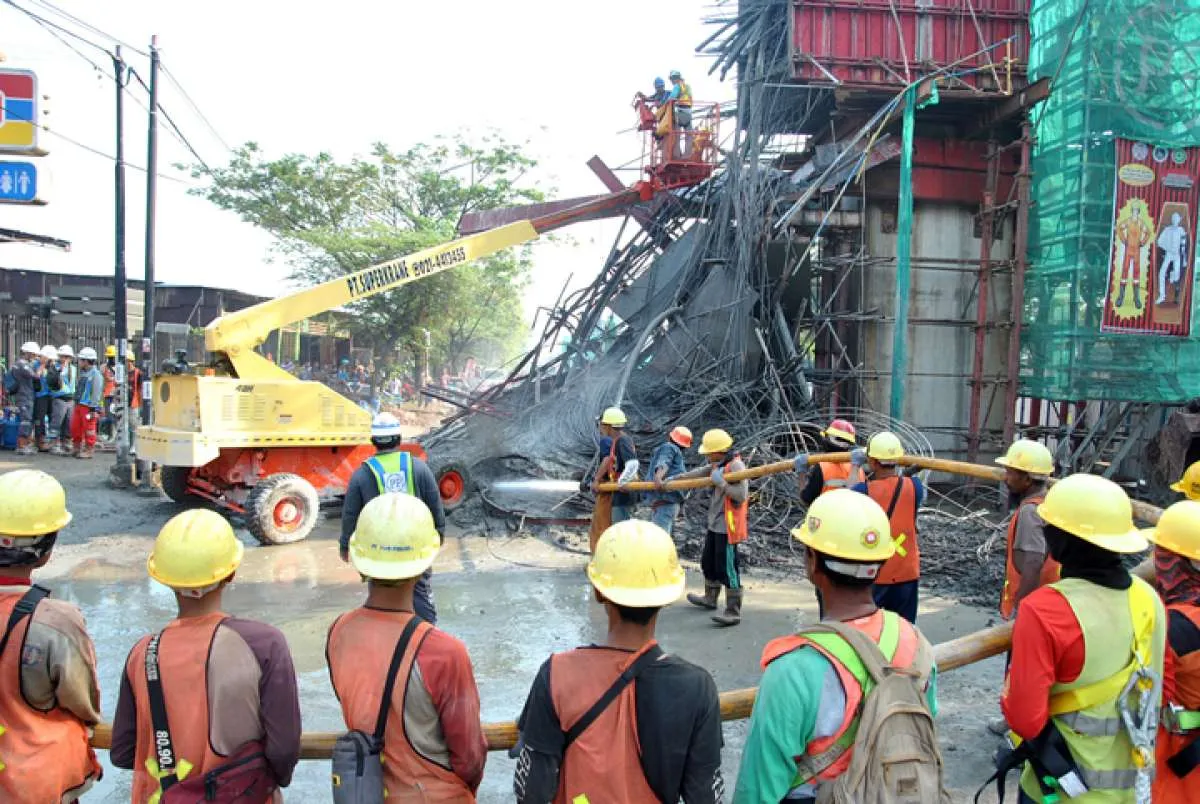 Usai ambruk, Komite Keselamatan Konstruksi minta pimpinan proyek tol BORR diganti