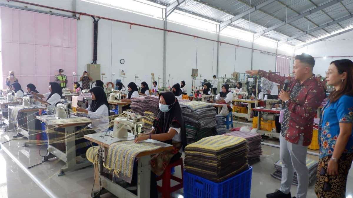 Kemnaker Revisi Aturan Upah dan Alih Daya