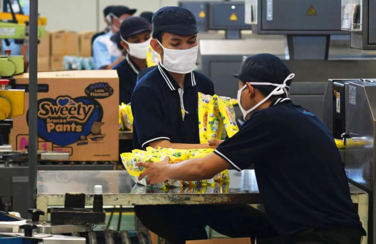 Aktivitas manufaktur masih lemah, ini tanggapan pemerintah dan ekonom