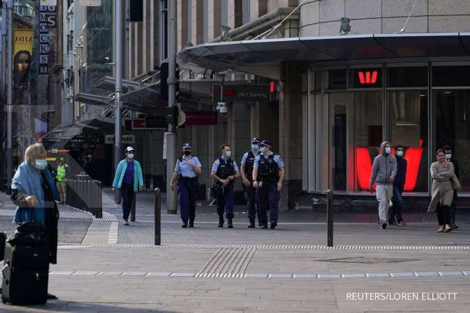 COVID-19 cases surge in Sydney, police cordon off downtown to prevent rally