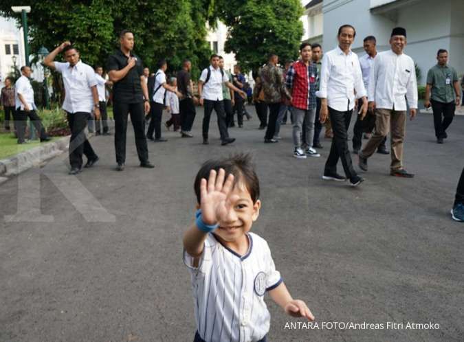 Ikut upacara di Istana, cucu Presiden Jokowi tampil keren pakai sepatu Gucci