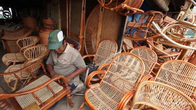 Harga terpukul, pedagang rotan pilih simpan stok