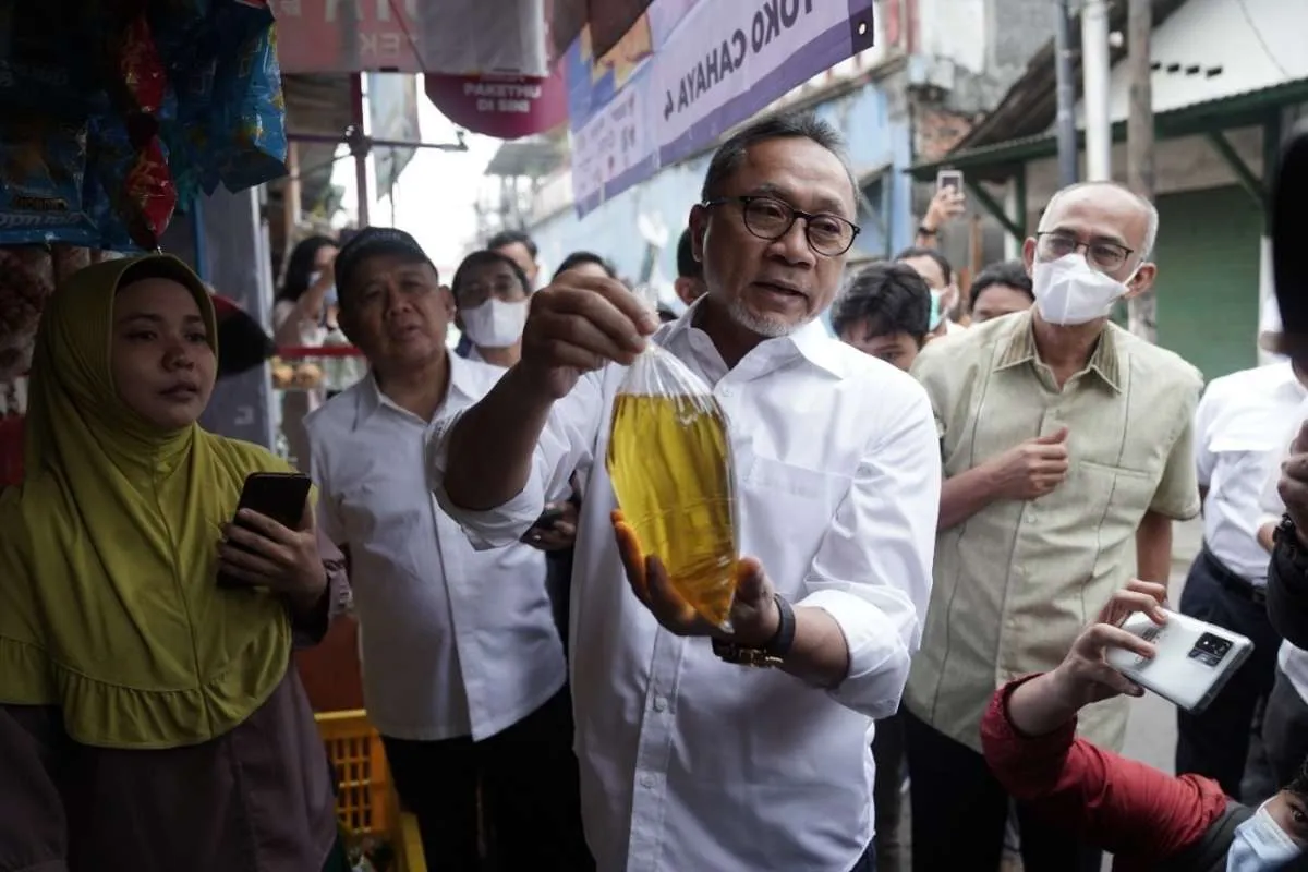 Mendag Zulkifli Hasan: Sesuai Janji, Belum Satu Bulan Minyak Goreng Rp14.000/liter