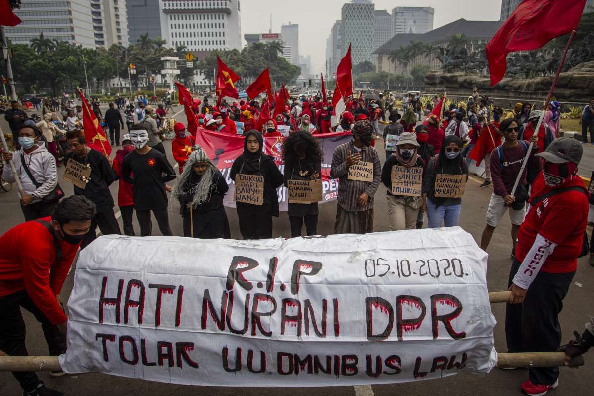 Realisasi UU Cipta Kerja Menunggu Presiden dan Draft Aturan Turunan