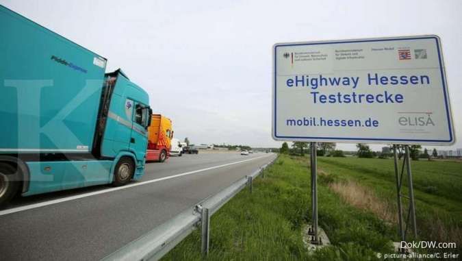 Jerman Pertama Kali Uji Coba Operasi Jalan Tol Listrik eHighway