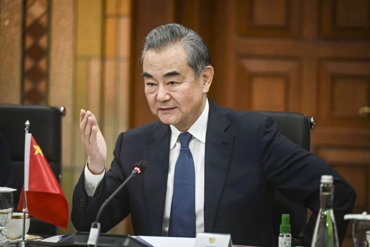 Menlu China Wang Yi Peringatkan Filipina Atas Penempatan Rudal AS
