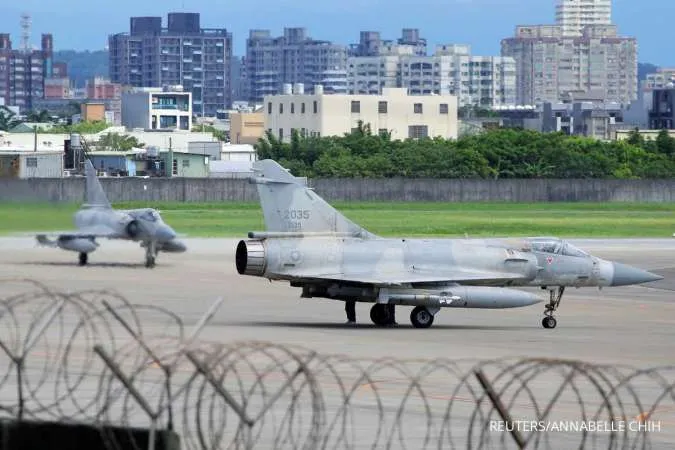 Taiwan Sends up Fighters as Chinese Warplanes Cross Strait's Median Line