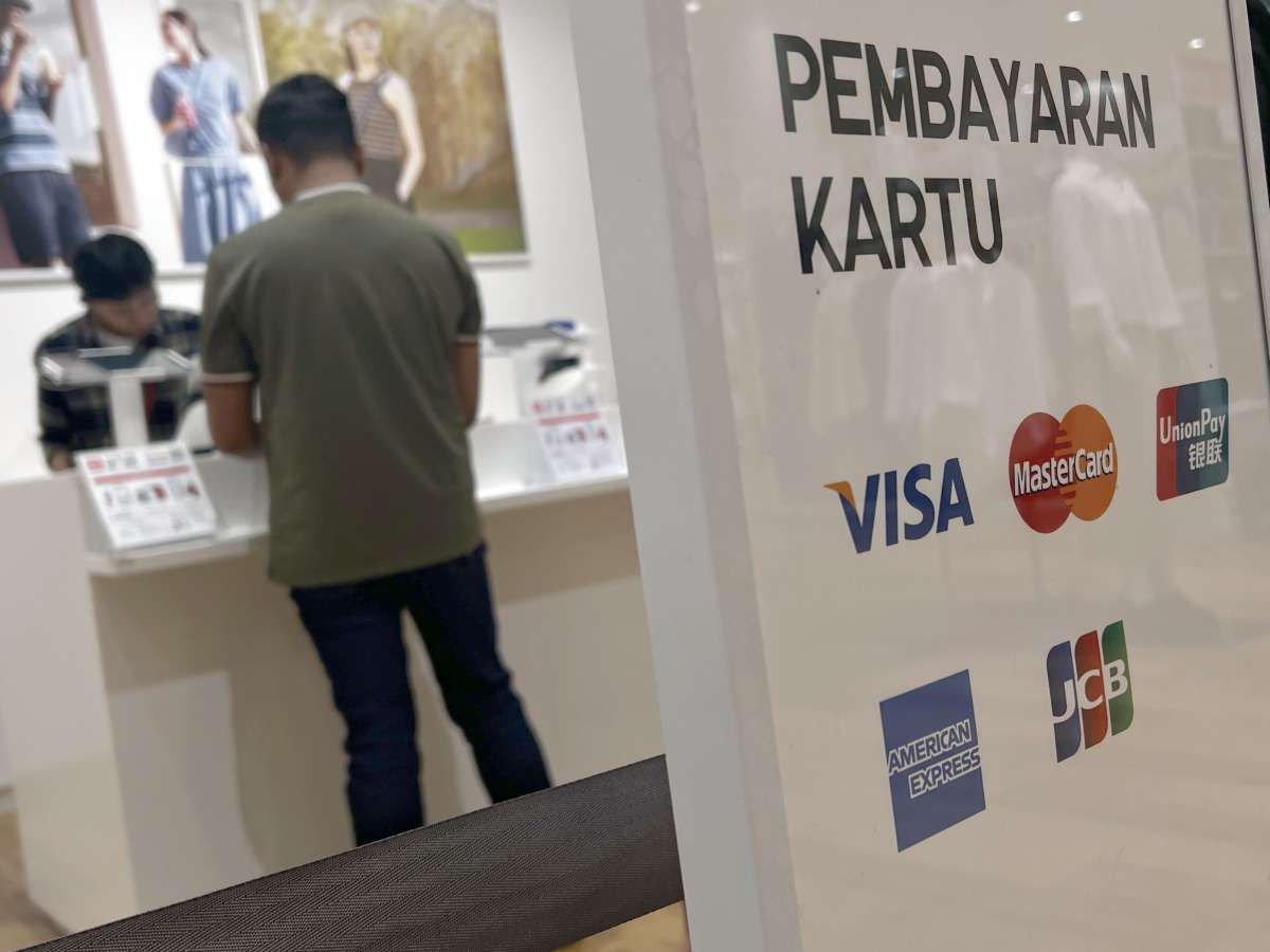 Pertumbuhan Jumlah dan Transaksi Kartu Kredit Masih Rendah