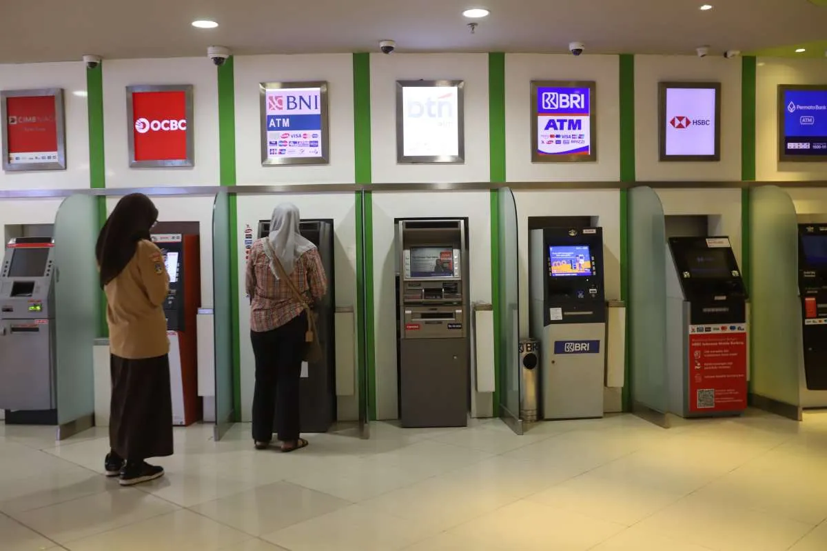 Cek Biaya Transaksi di ATM Bersama untuk Transfer hingga Tarik Tunai