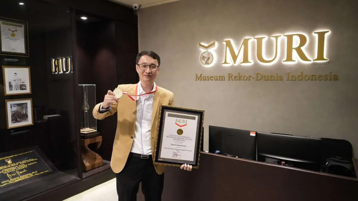 Orang RI Pertama Bergelar Master Ilmu Blockchain, CEO Indodax Raih Penghargaan MURI