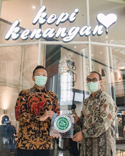 Kopi Kenangan Menjadi Kopi Susu Kekinian Halal Pertama di Indonesia