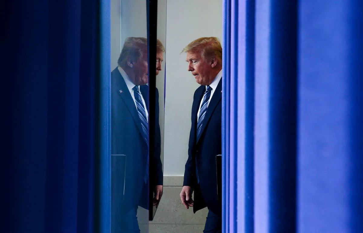 Sarankan pengobatan suntik disinfektan ke tubuh, Donald Trump dicerca komunitas medis
