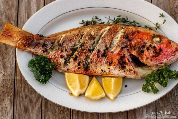 Kulit Ikan Sering Menempel? Ini 4 Tips Supaya Ikan Tak Lengket Saat Dipanggang