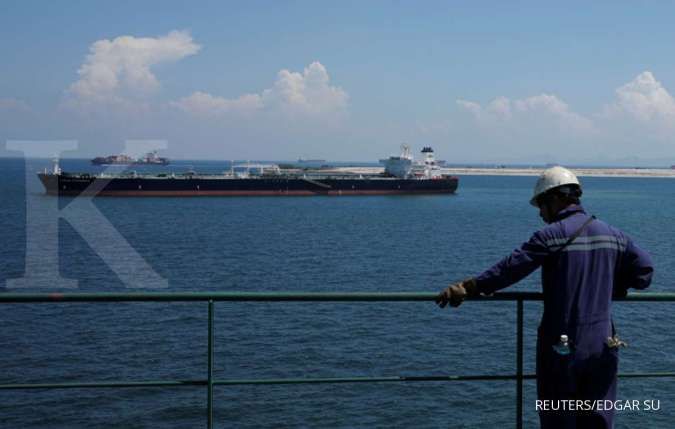 Arab Saudi deklarasikan perang harga, harga minyak ambles 30% 