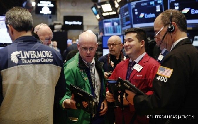 Wall Street terseret kinerja emiten yang mixed 