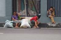 Potret Kemiskinan Indonesia: Analisis Data BPS per Pulau dan Provinsi