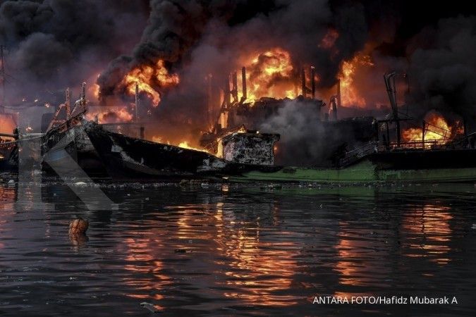 Beberapa kapal terbakar saat bersandar di Pelabuhan Tulehu Maluku