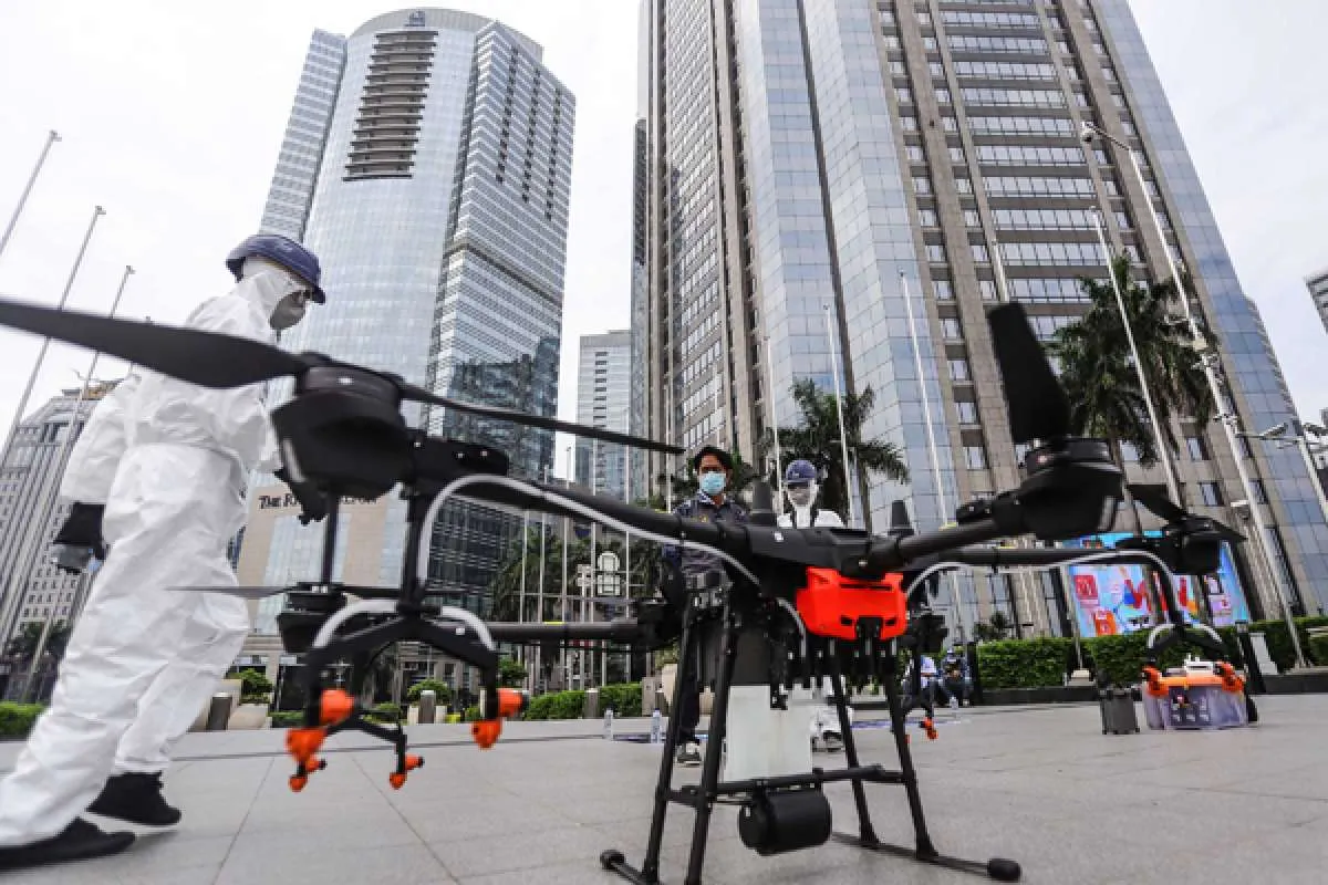 Gunakan drone, Pemprov DKI semprot disinfektan ke sejumlah jalan pada hari ini