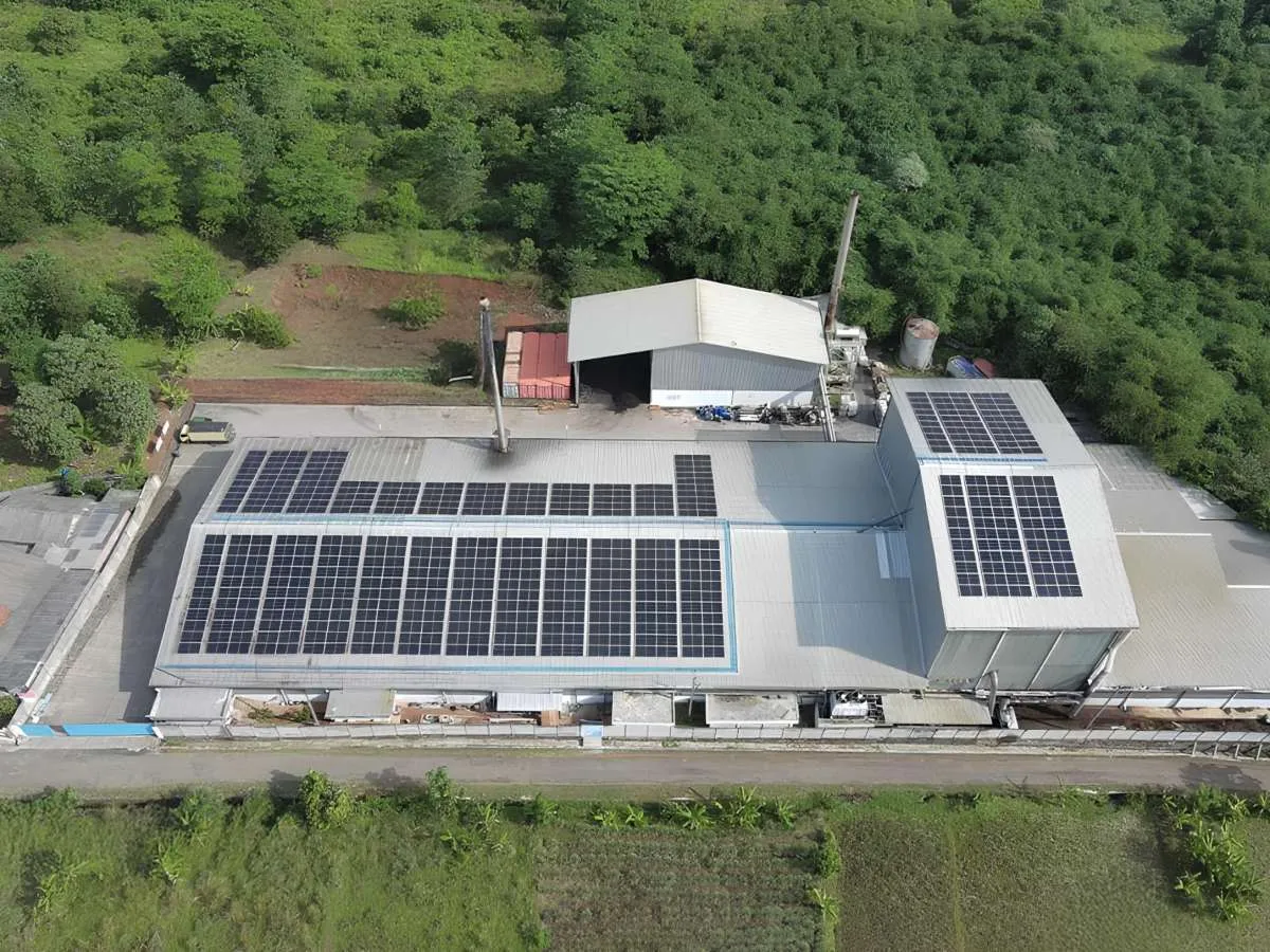 Gerbang Megah Karya Wujudkan Operasional Hijau Bersama Emerging Solar Indonesia