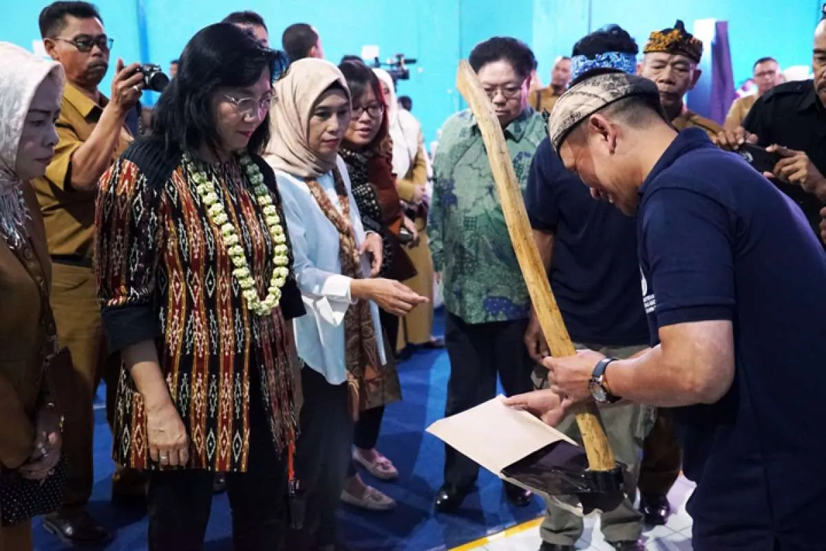 Kemenperin hadirkan material center untuk IKM cangkul di Bandung