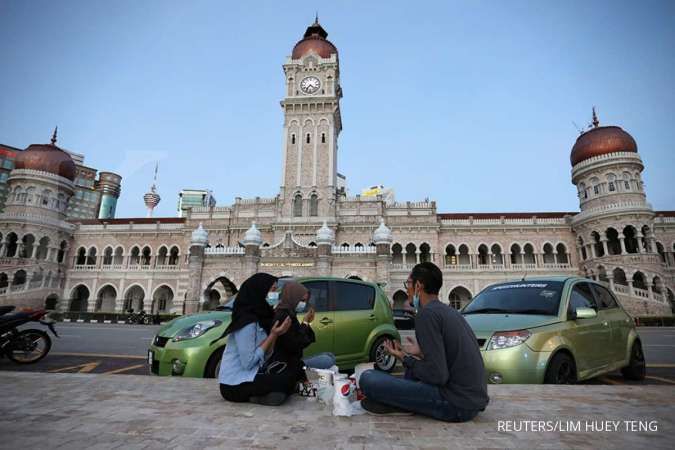 Mulai hari ini, Malaysia izinkan lagi salat berjemaah di masjid tapi...