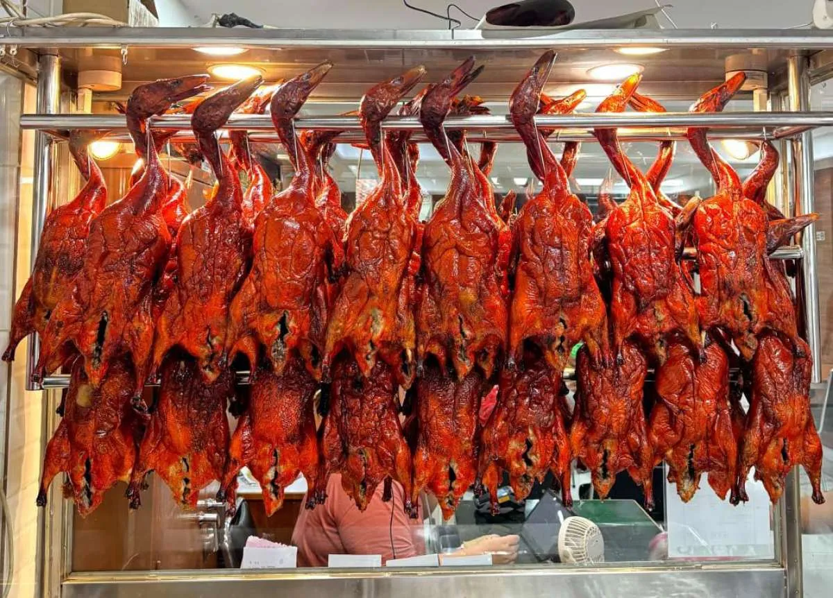 Nasi Campur Sedap Wangi: Menyelami Sejarah dan Cita Rasa Tionghoa di Glodok 