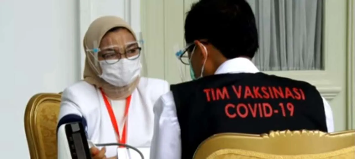 Kepala BPOM juga turut disuntik vaksin Covid-19 perdana di Istana