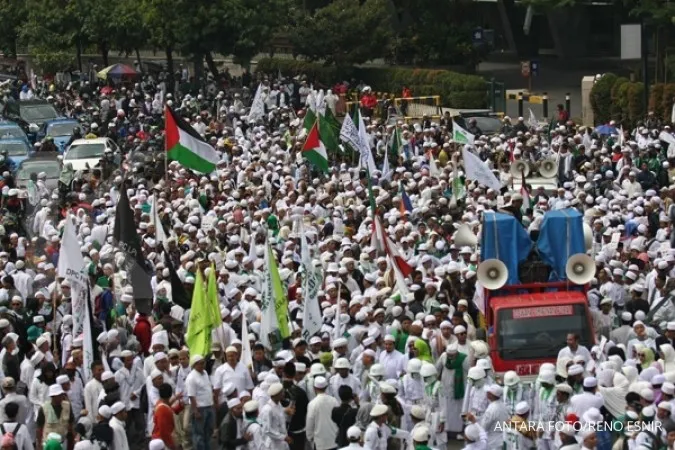 Thousands rally against Ahok  