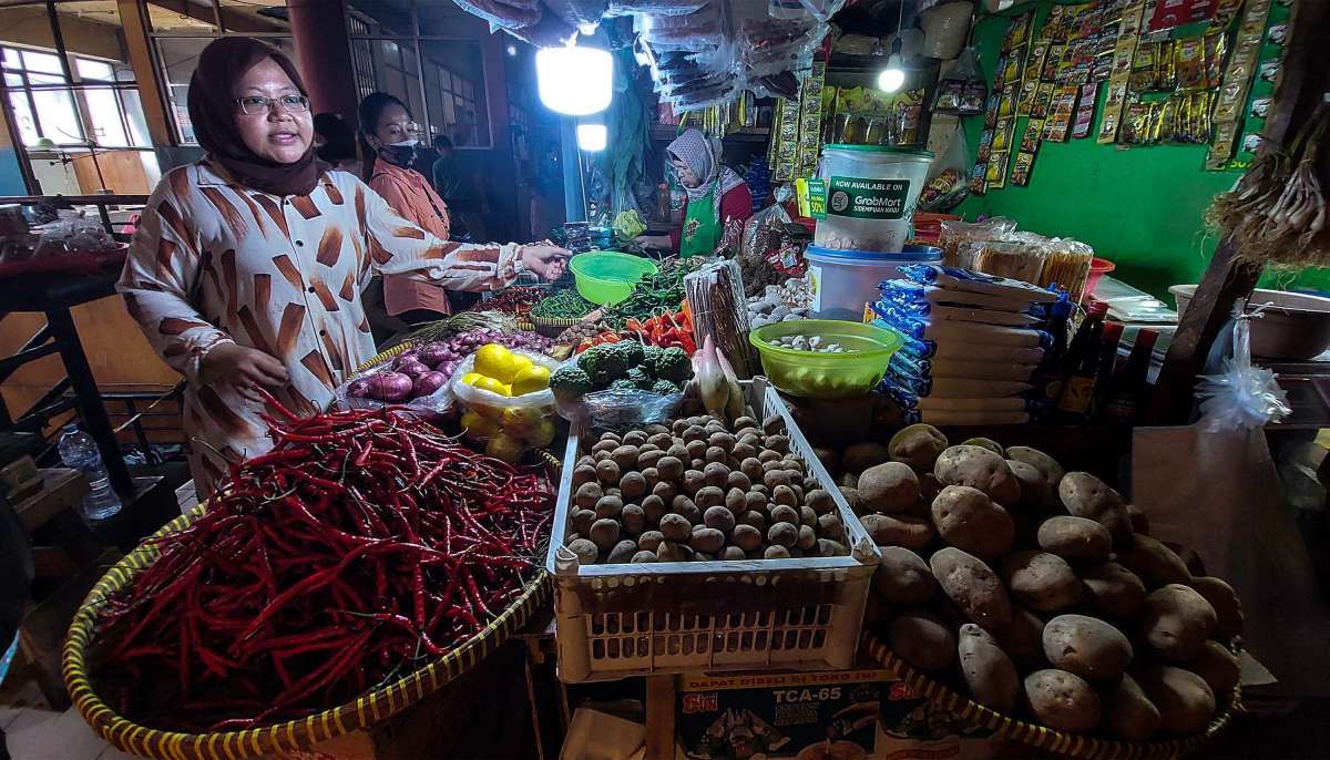 Pedagang Kurangi Stok Akibat Tingginya Harga Cabai