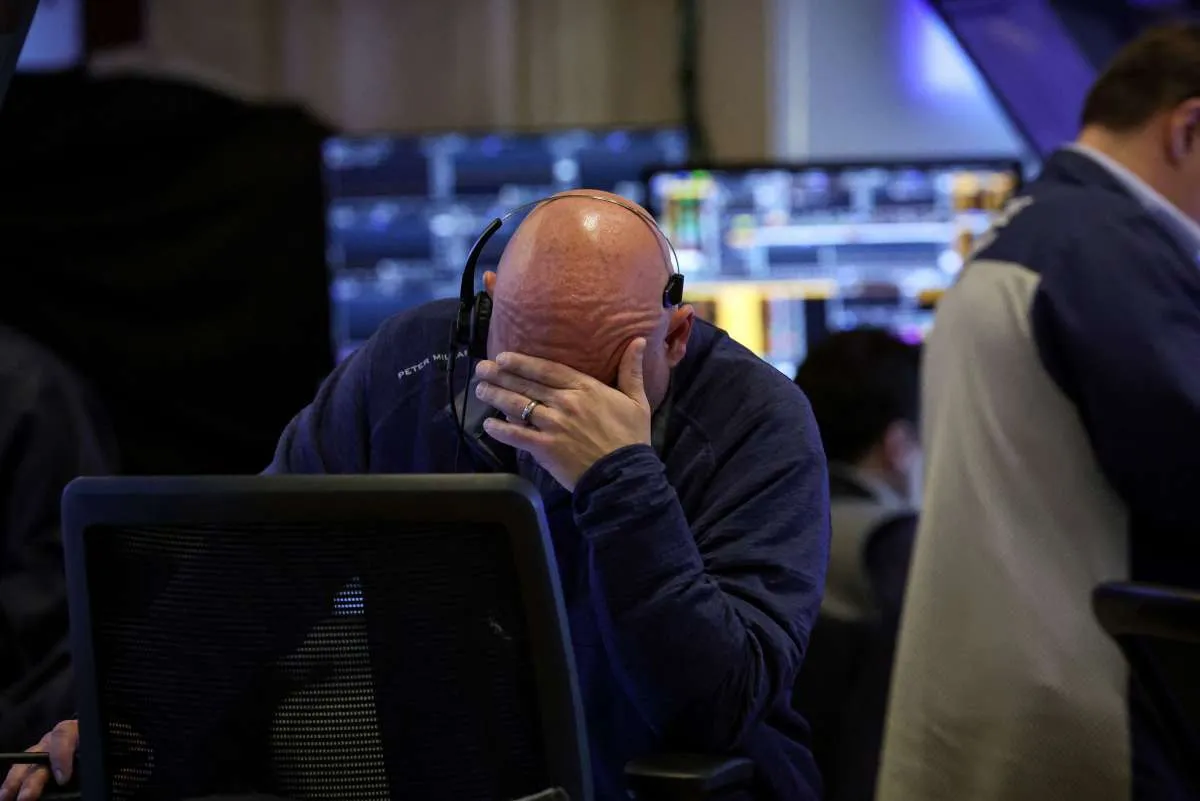 Wall Street Turun, Nasdaq Konfirmasi Koreksi di Tengah Ketidakpastian Tarif Dagang AS