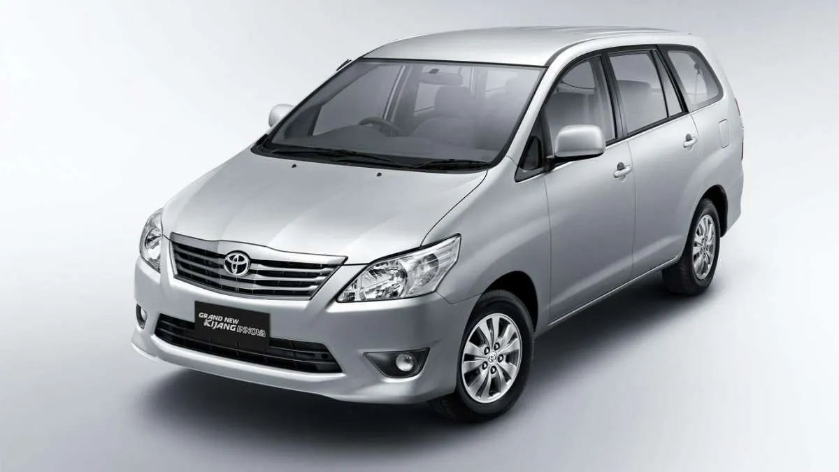Lelang mobil dinas Toyota Innova dan Kijang KF, harga pembukaan hanya Rp 40 jutaan