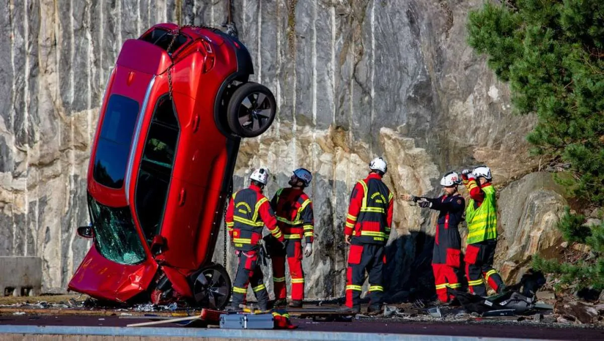 Volvo lakukan pengetesan uji jatuh pada mobil produksinya, untuk apa?