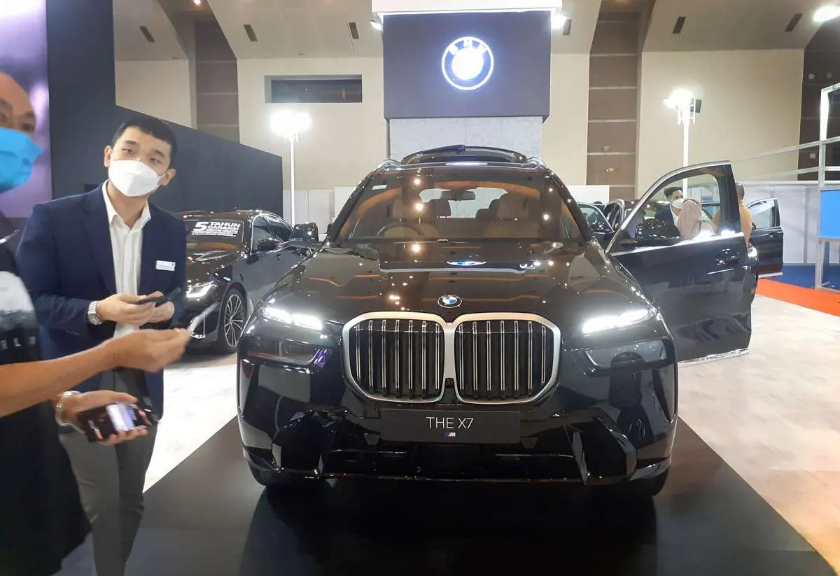 Mobil Mewah di Perhelatan IIMS Masih Menarik Perhatian Pengunjung