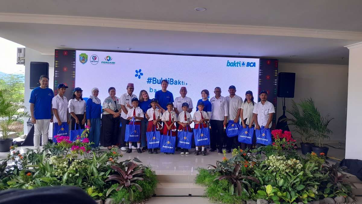 Basmi Katarak Sembari Menambah Jumlah Kantor Hijau