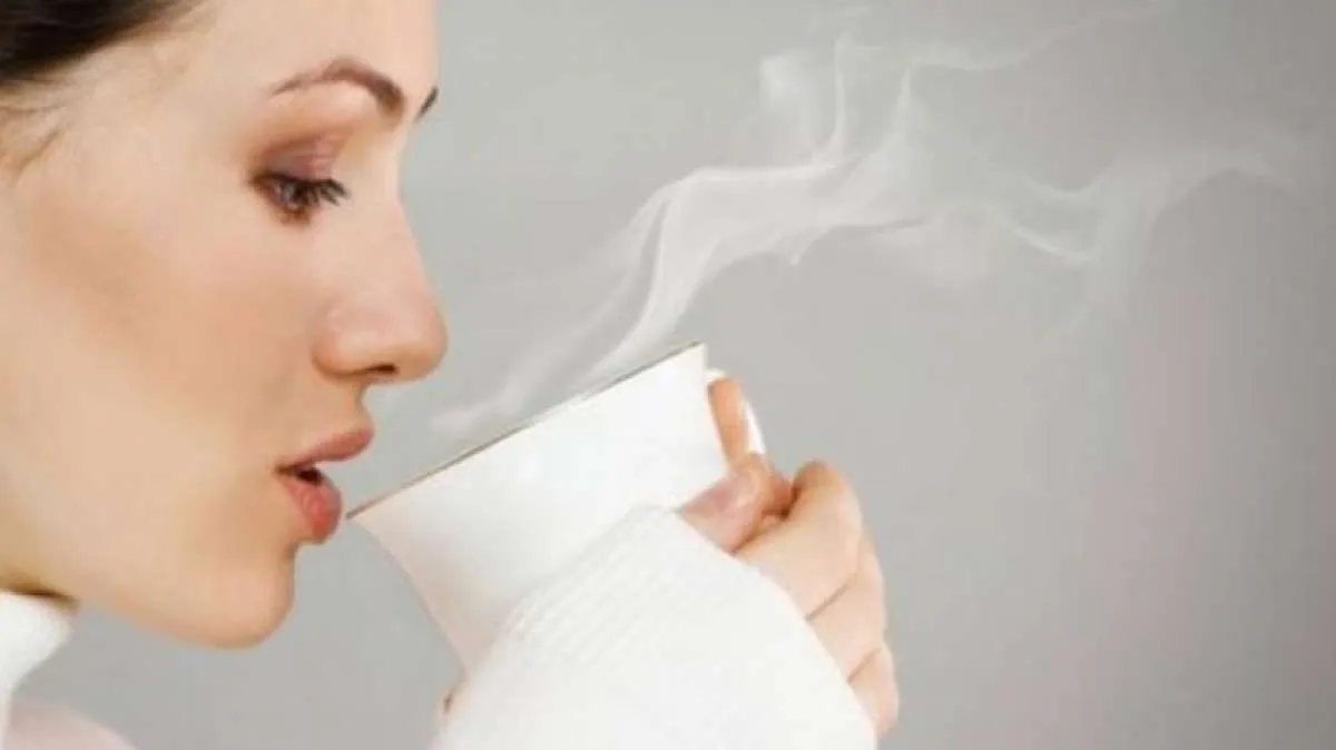 Bisa menurunkan berat badan, ini sederet manfaat minum air hangat untuk kesehatan