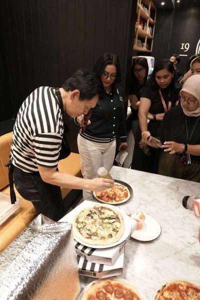 Pizza Marzano Kenalkan Classic Express, Pizza Spesial Dibuat Eksklusif Kirim ke Rumah