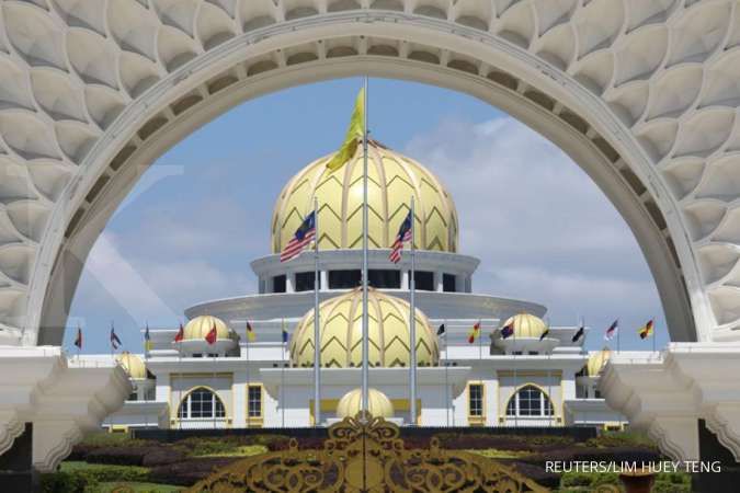 Raja dan Ratu Malaysia masuk karantina setelah 7 staf Istana positif corona