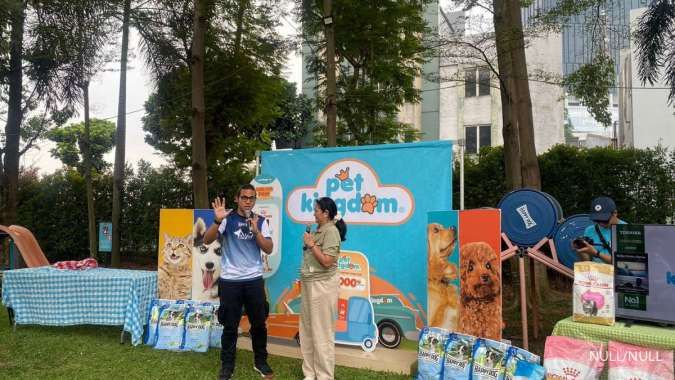 Pet Kingdom Salurkan 4 Ton Makanan Anjing dan Kucing serta Gelar Vaksinasi Gratis