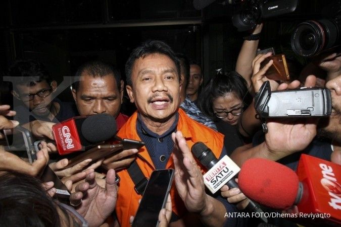 KPK menahan Bupati Jombang atas kasus suap 