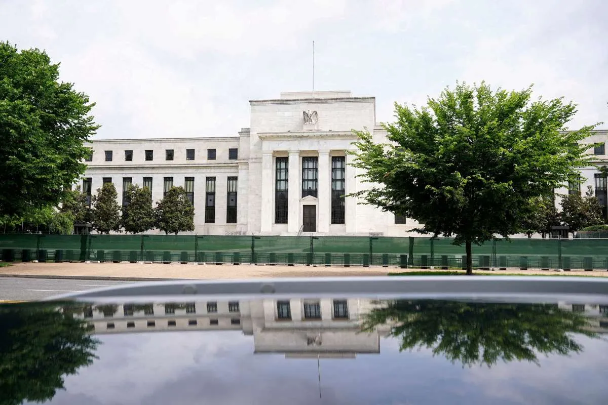 Petinggi The Fed: Kebijakan Moneter AS Tetap Tepat di Tengah Ketidakpastian Ekonomi