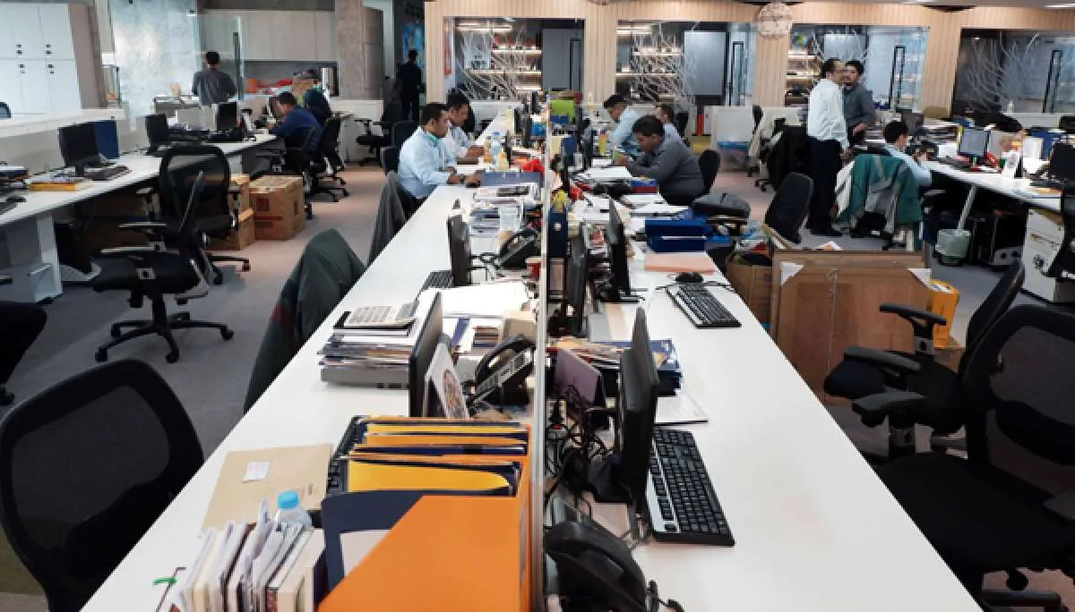 Ada kebijakan WFH, bank lebih untung atau malah buntung?