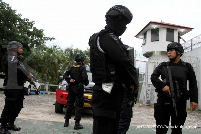 Rutan Kabanjahe rusuh, anggota Polisi dan TNI evakuasi tahanan 
