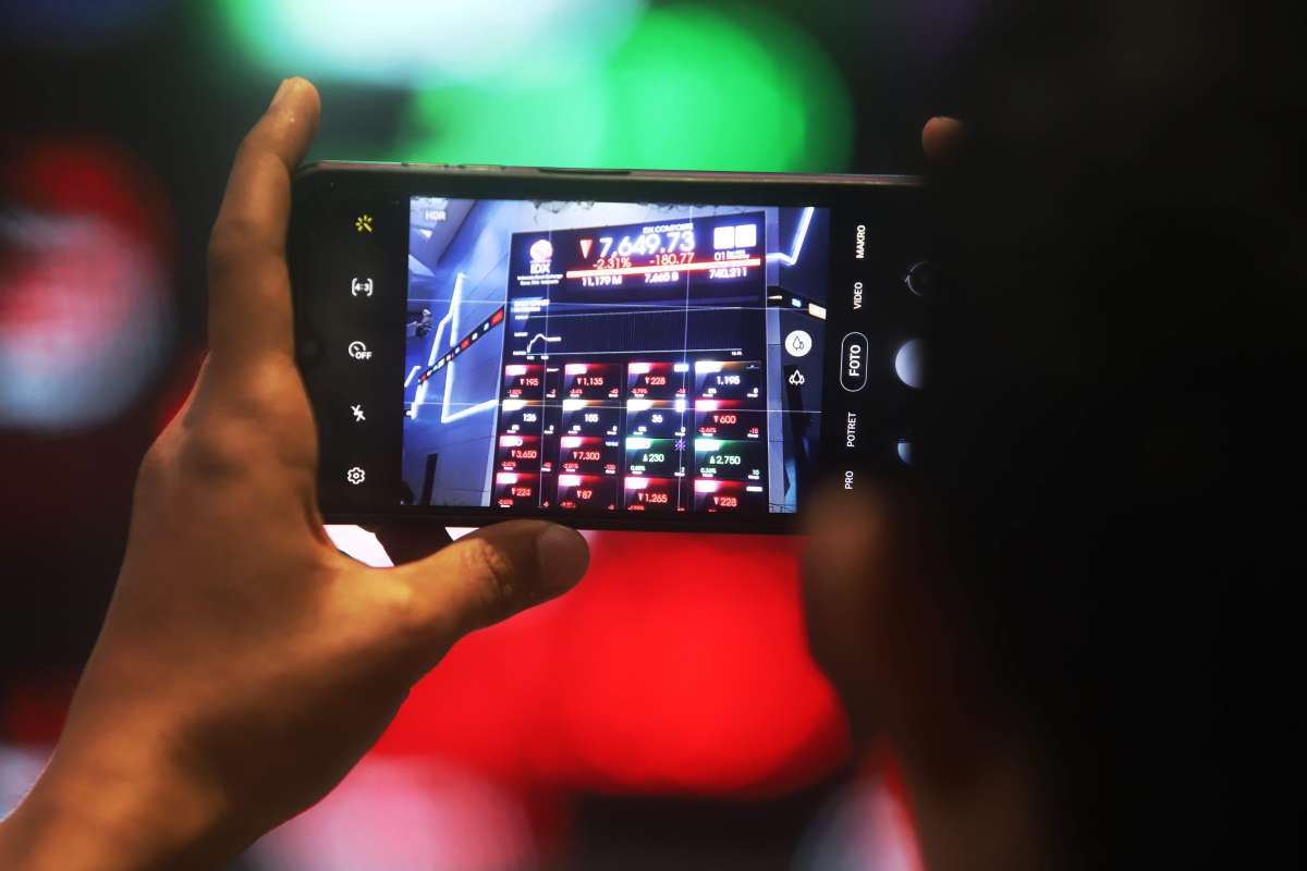 IHSG Anjlok 1,21% Akibat Tekanan Jual Dampak Demo Meluas