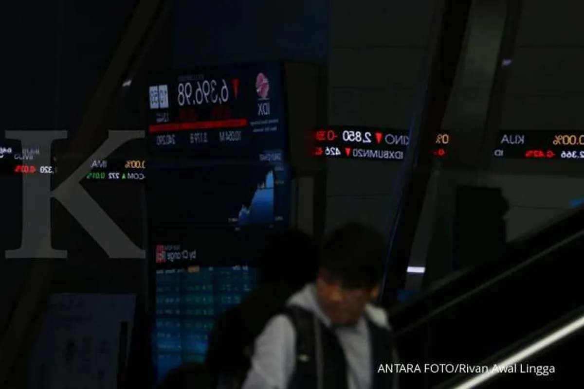 IHSG gagal mendaki, ini 10 saham dengan frekuensi transaksi tertinggi, Senin (22/7)